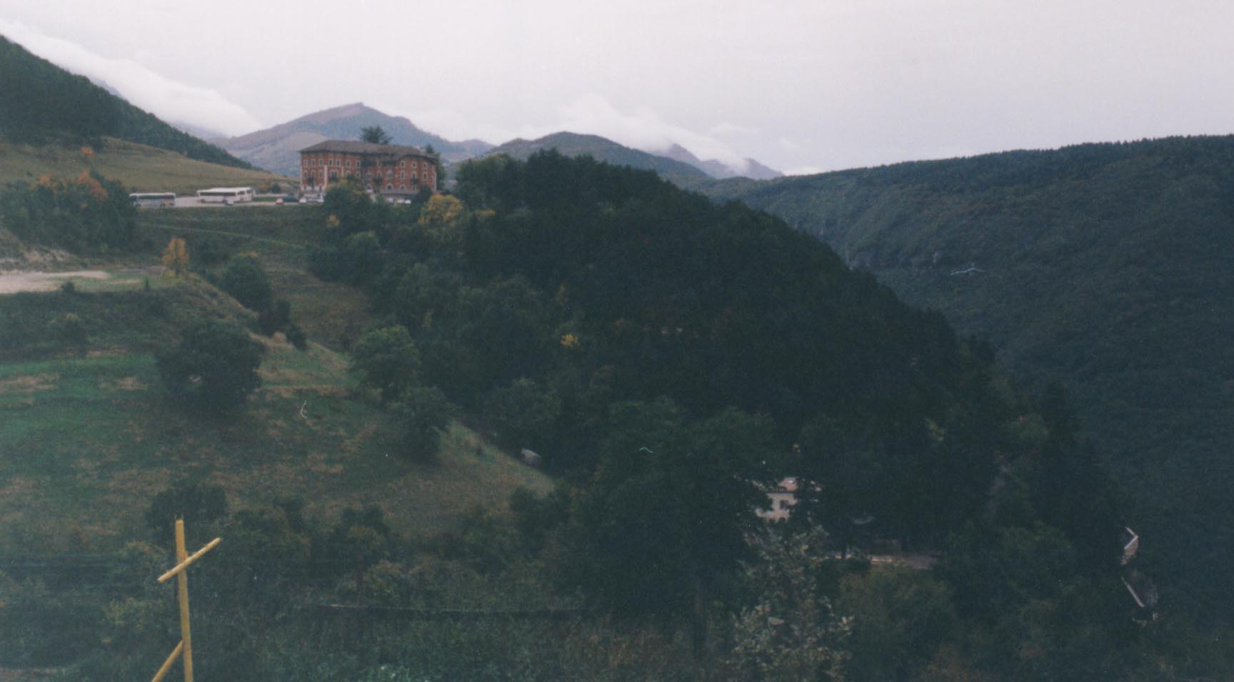 Actual appearance of the pass and monastery at La Corona